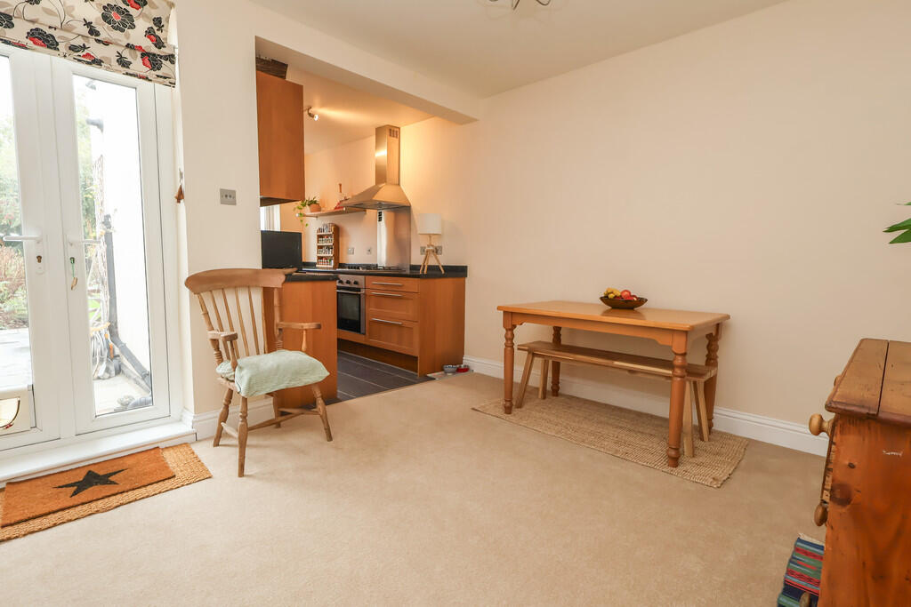 Tolworth Road, Surbiton photo 4
