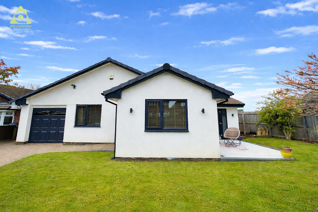 Main image of property: Selbourne Close, Westhoughton, BL5 3UH