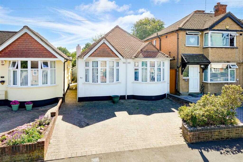 Main image of property: Malvern Way, Croxley Green, Rickmansworth