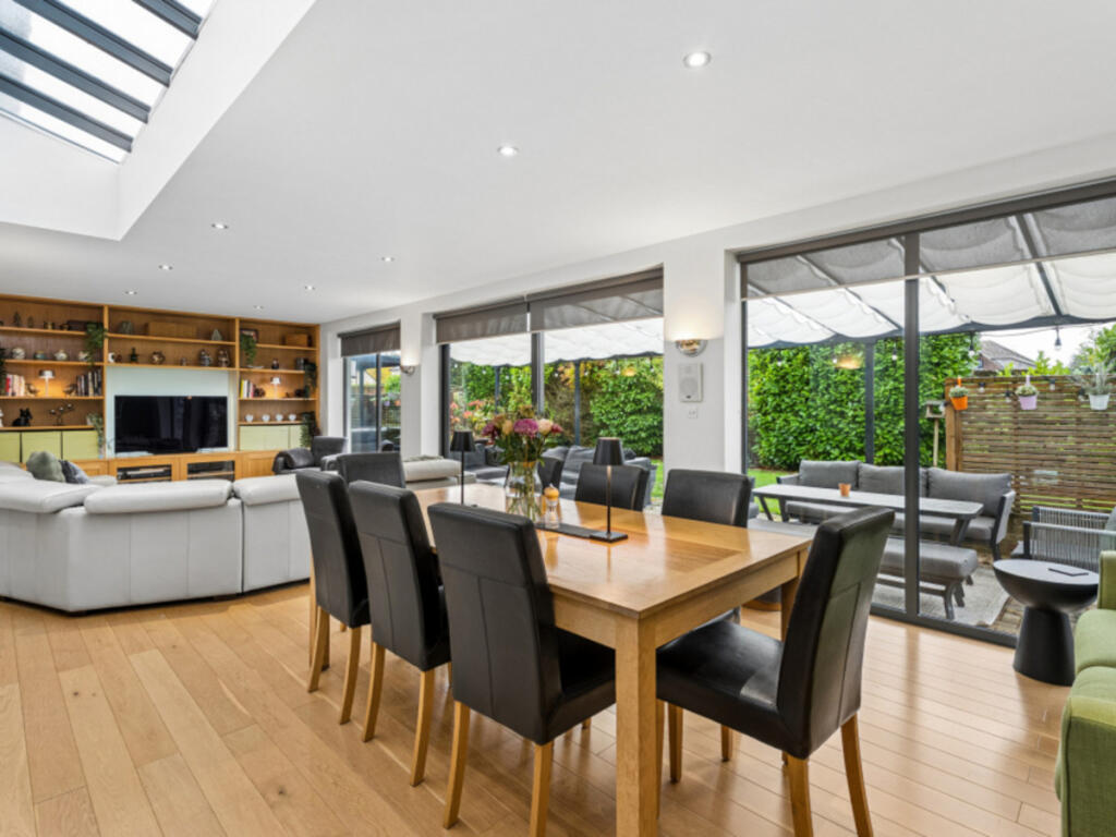 Beechwood Avenue, Little Chalfont, HP6 photo 3
