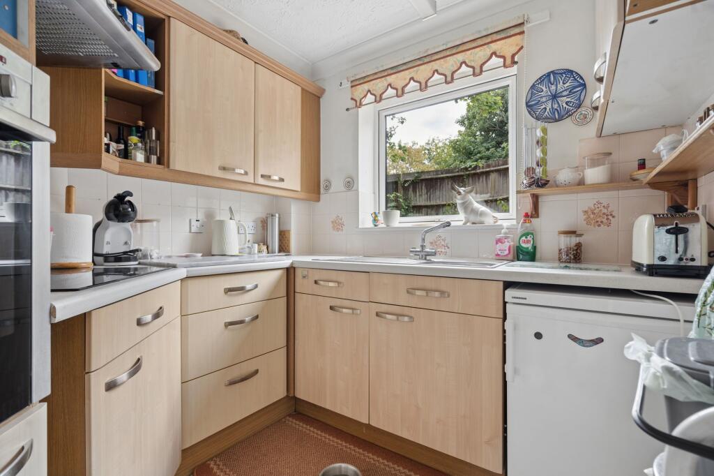 Apartment in Watford, Hertfordshire - View 5