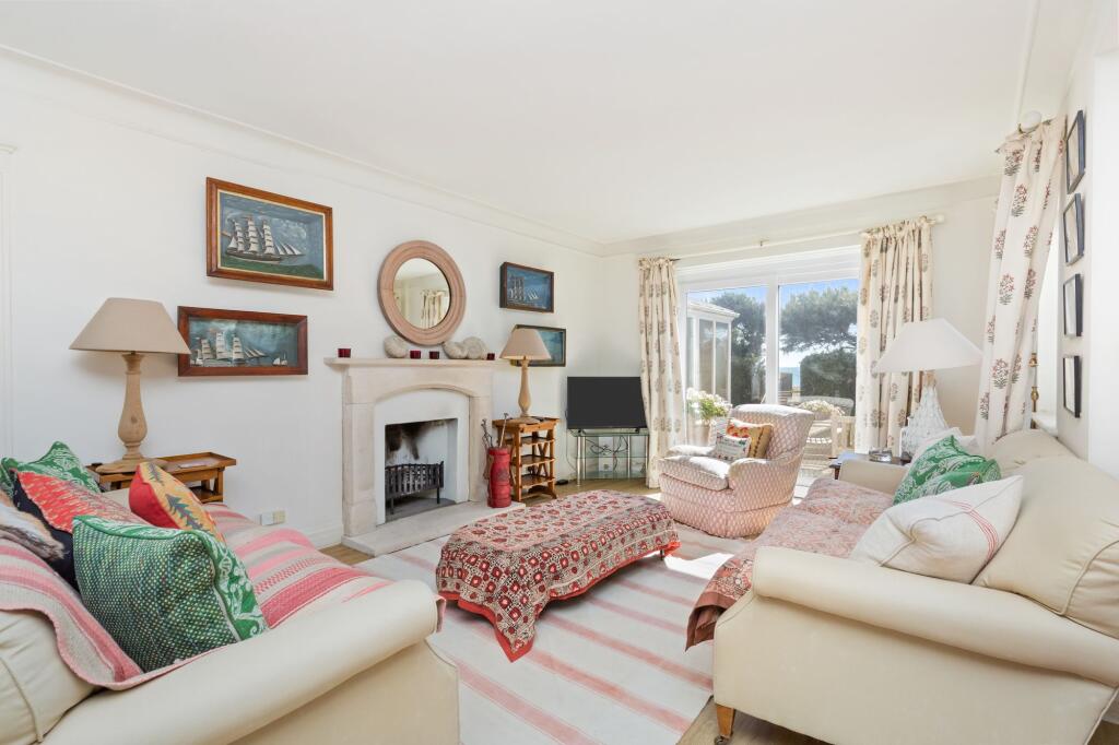 Seafield Road, East Preston, BN16 photo 4