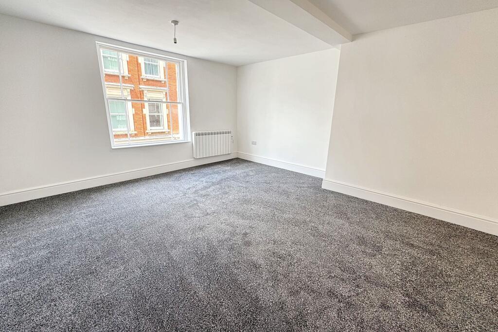 35 Fore Street, Tiverton, EX16 photo 3