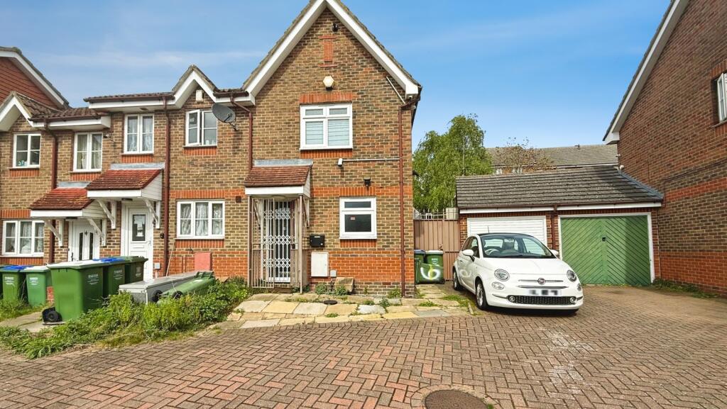 Main image of property: Chart Hills Close, London, SE28
