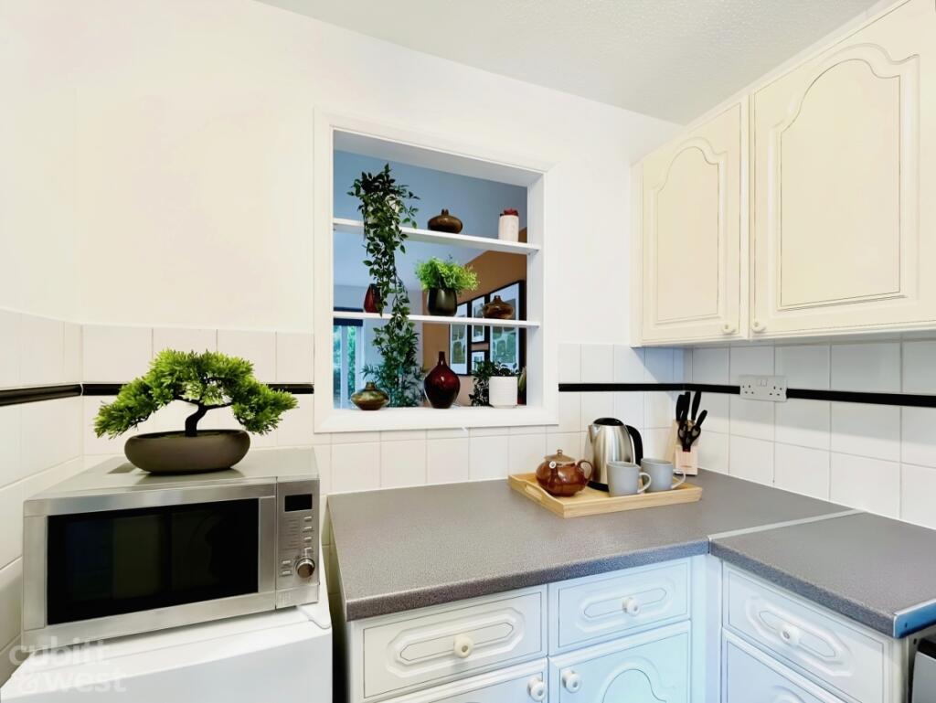 House in Crawley, Southgate - View 3