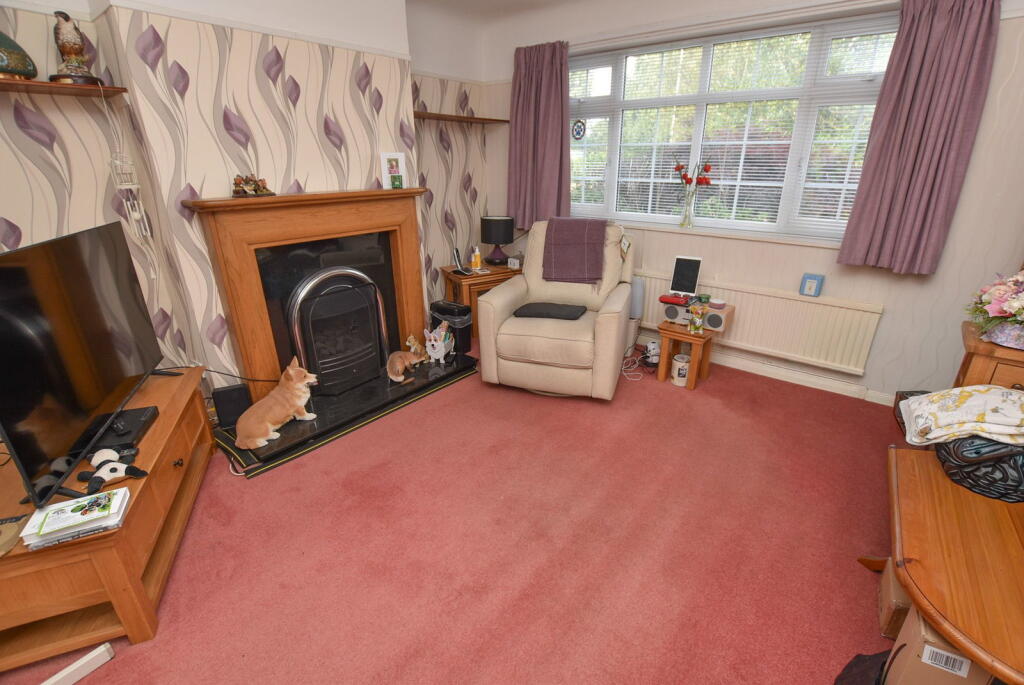 Morland Avenue, Bromborough photo 4