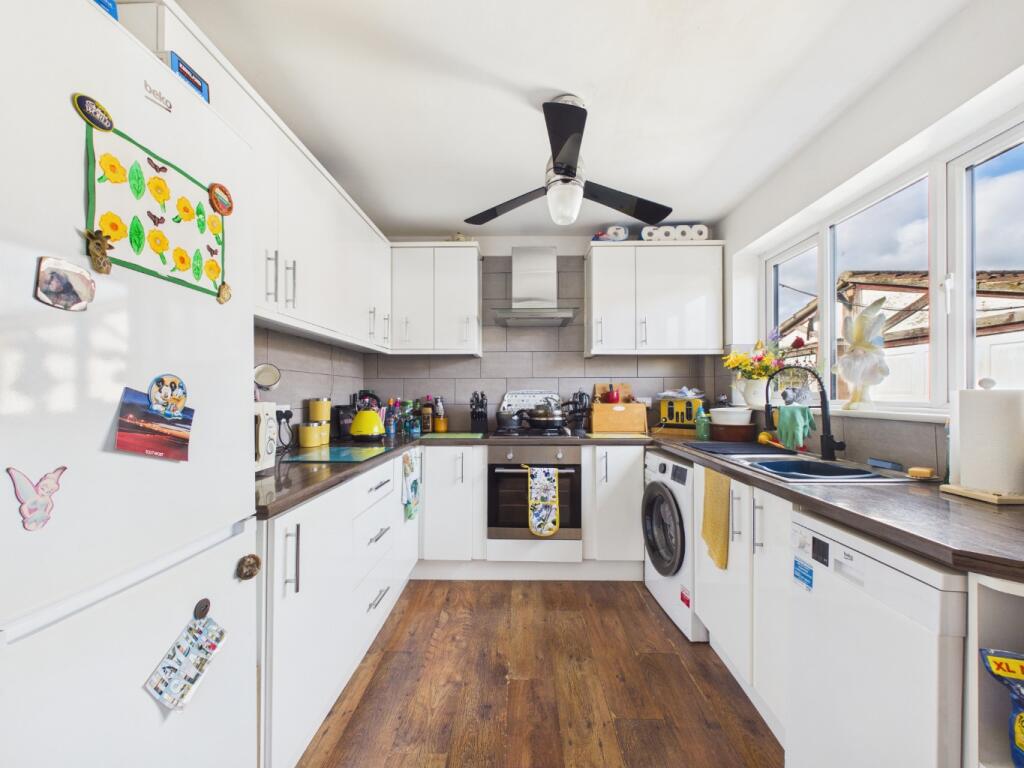 Main image of property: Fulford Crescent, New Holland, Barrow-upon-humber, DN19 7BH