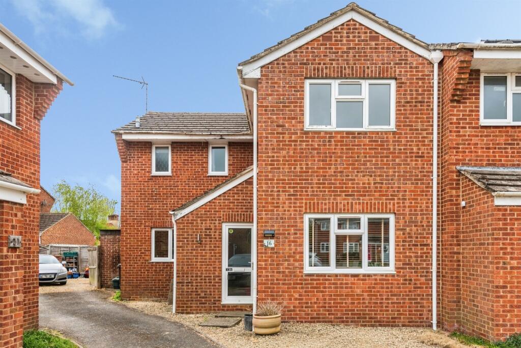 Main image of property: Saw Close, Chalgrove, Oxford