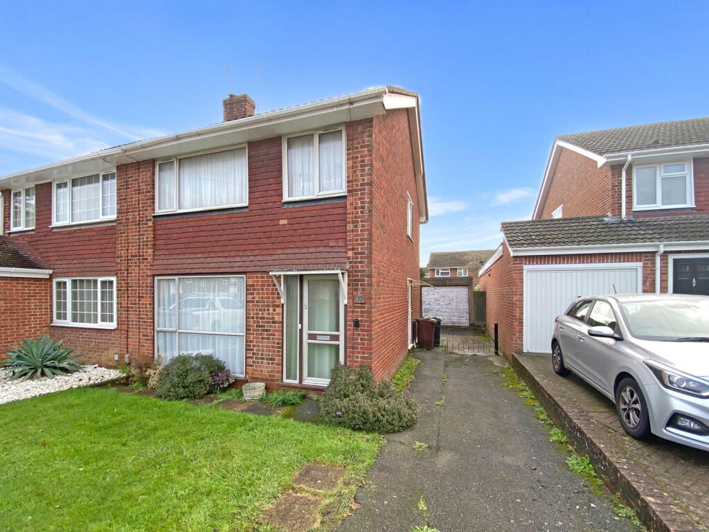 3-bed semi-detached on Quantock Drive, Ashford, Kent, TN24 8QN, £300,000
