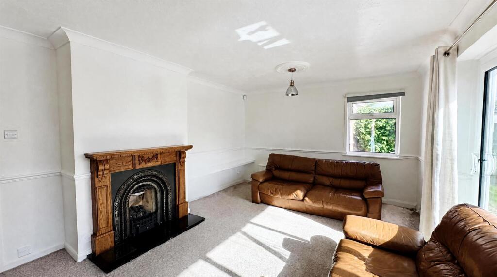 House in Harrogate, Harlow Hill - More