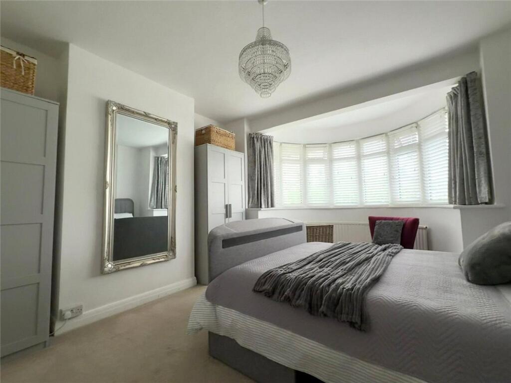 House in Bromley - More