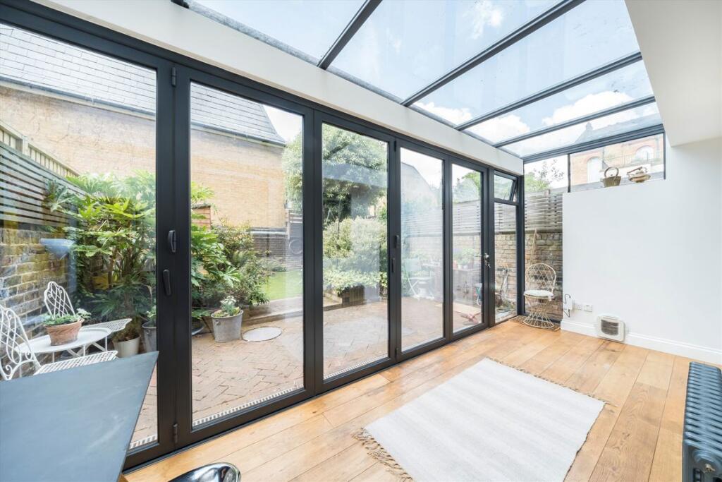 Apartment in London - More