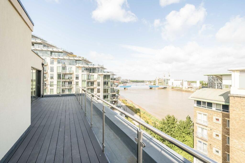 2-bed flat on Chatfield Road, Battersea, £755,000