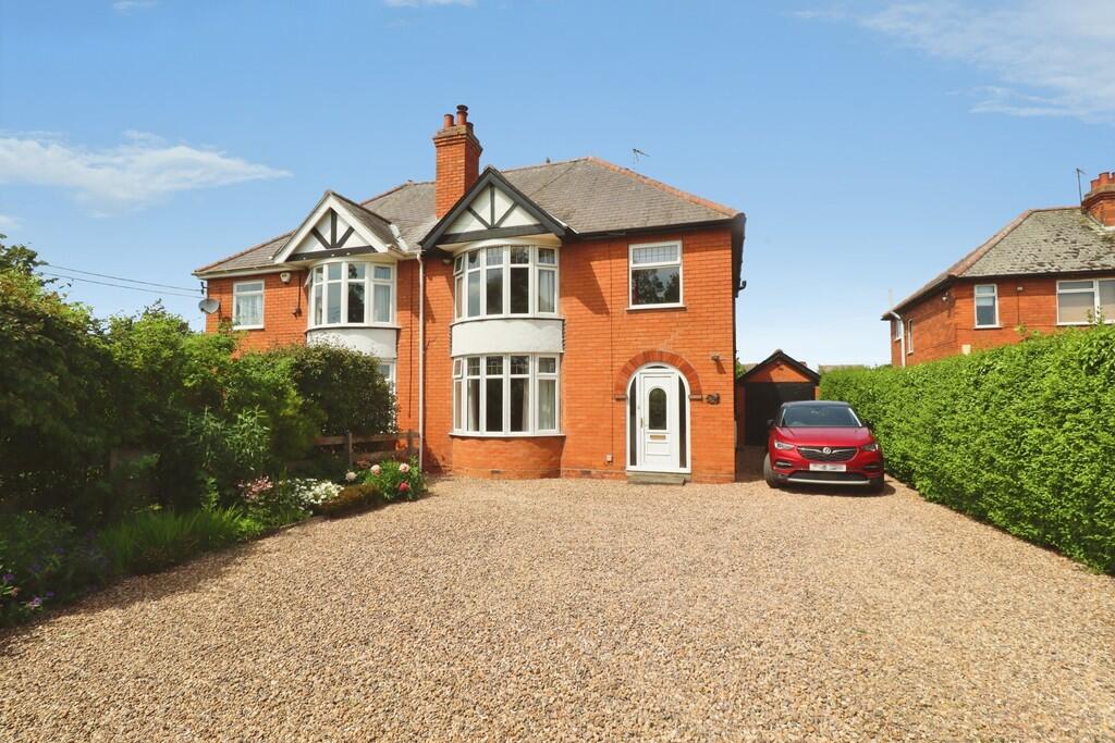 3-bed semi-detached on Princes Street, Metheringham, £240,000