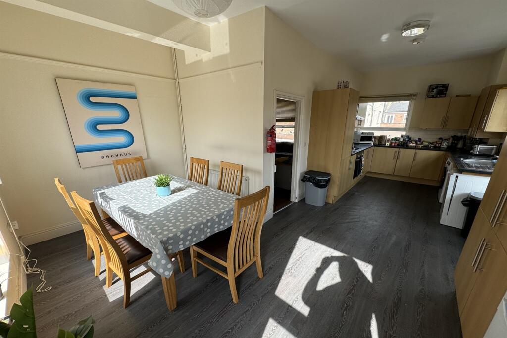 Apartment in Nottingham, Beeston - View 2