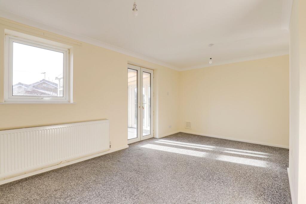 Castleton Close, Hucknall, NG15 photo 4