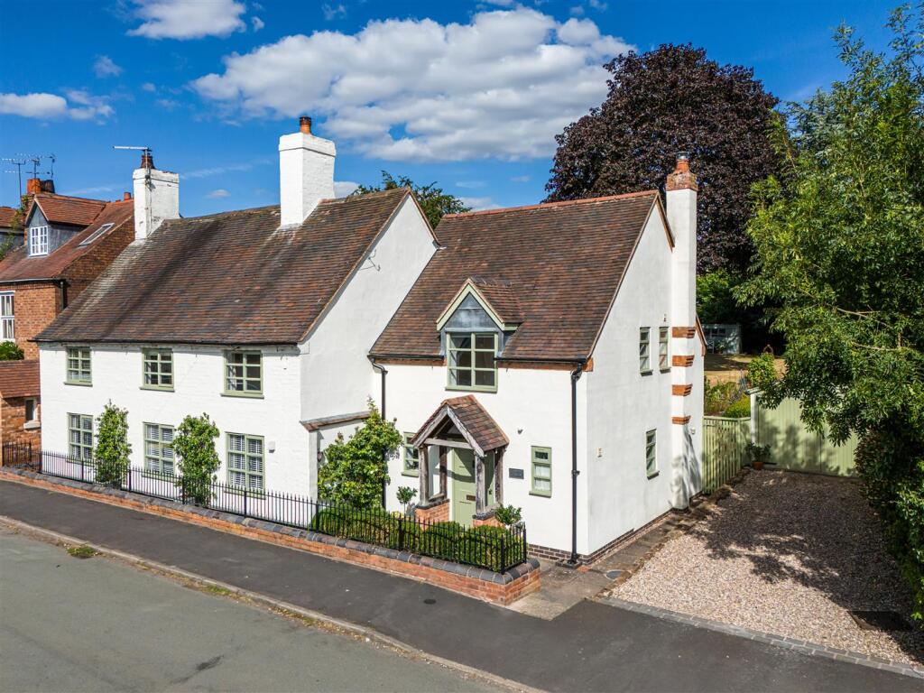 5-bed detached on Kingdom Cottage, 11 Hall End Lane, Pattingham, WV6 7BL, £745,000