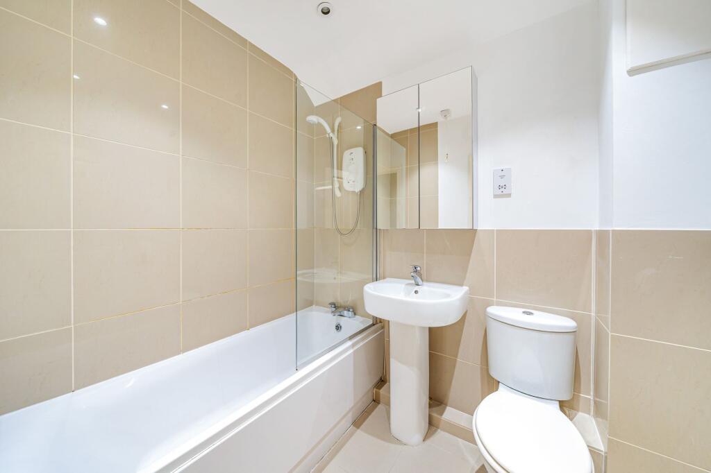 Apartment in Gloucester - View 4