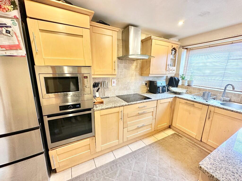 Pinewood, Sale, Cheshire, Greater Manchester, M33 photo 4