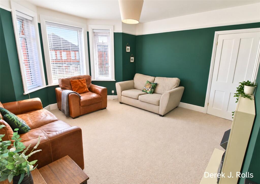 Apartment in Talbot Village, Ensbury Park, Bournemouth - More