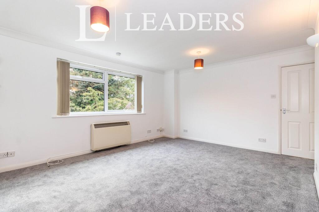 Apartment in Kingston upon Thames - More