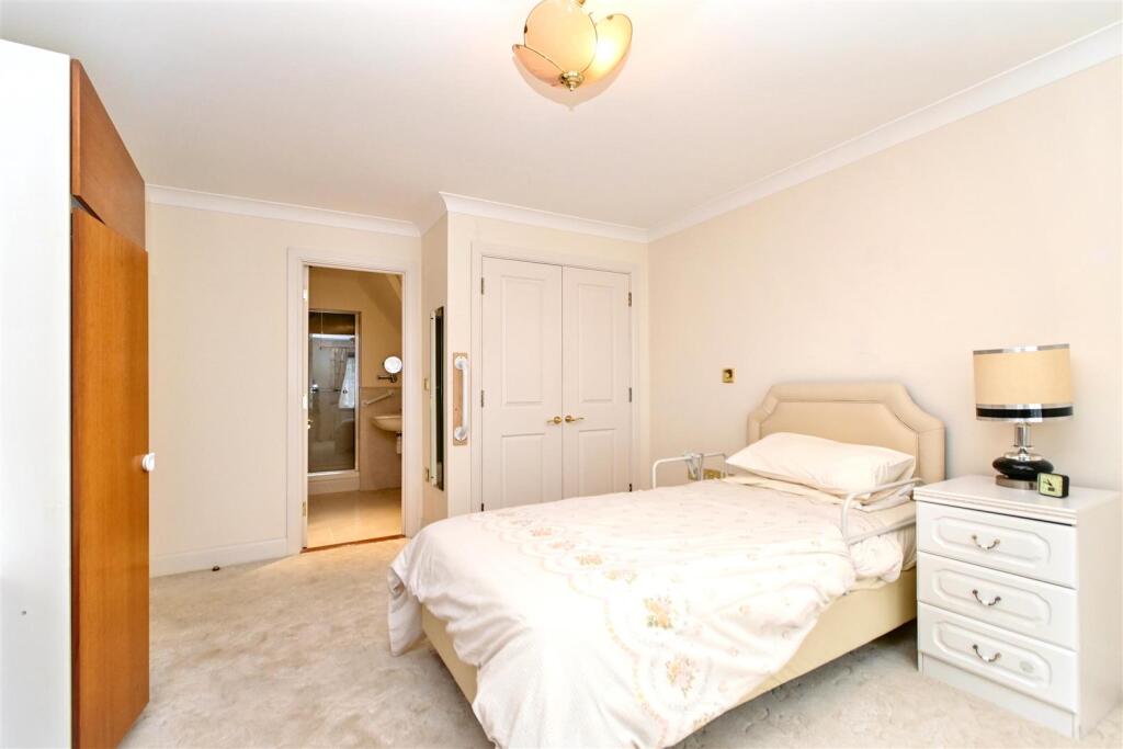Staveley Road, Eastbourne photo 5