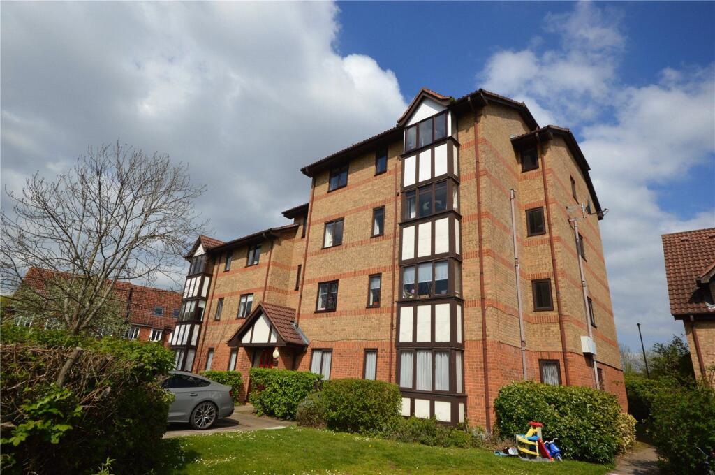Varsity Drive, Twickenham, TW1 - More