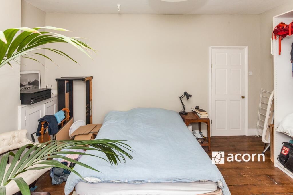 Apartment in London - More