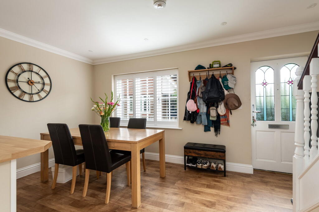 House in Tunbridge Wells, Paddock Wood - More