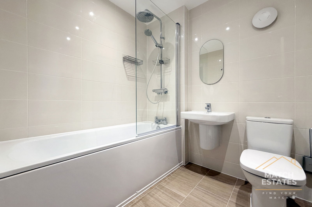 House in Folkestone, Golden Valley, Sandgate - More