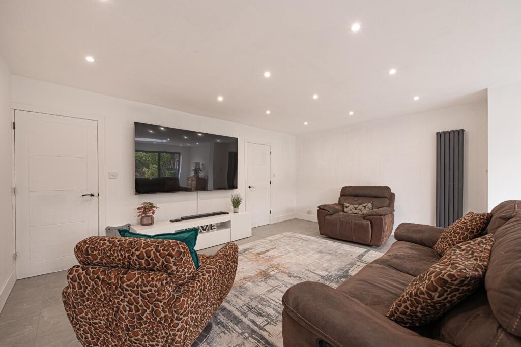 House in Luton, Stopsley - View 5