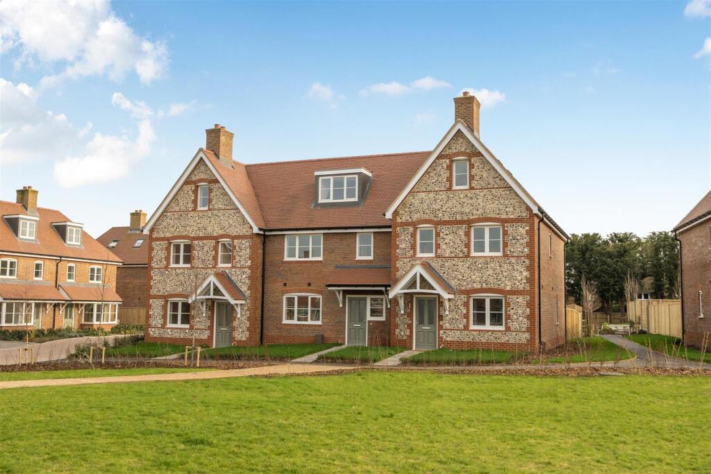 Main image of property: 21 Bentwood Way, Lavant