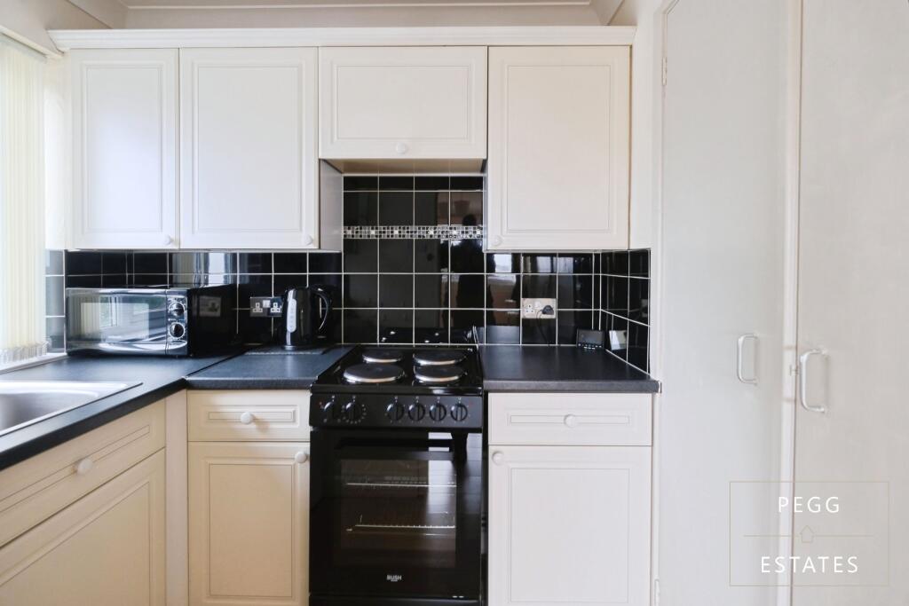 Apartment in Torquay, Torbay - View 4