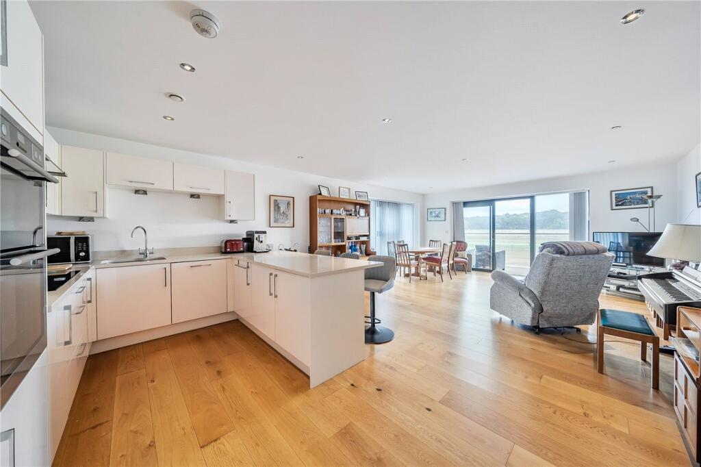 Kingman Way, Newbury, Berkshire, RG14 photo 2