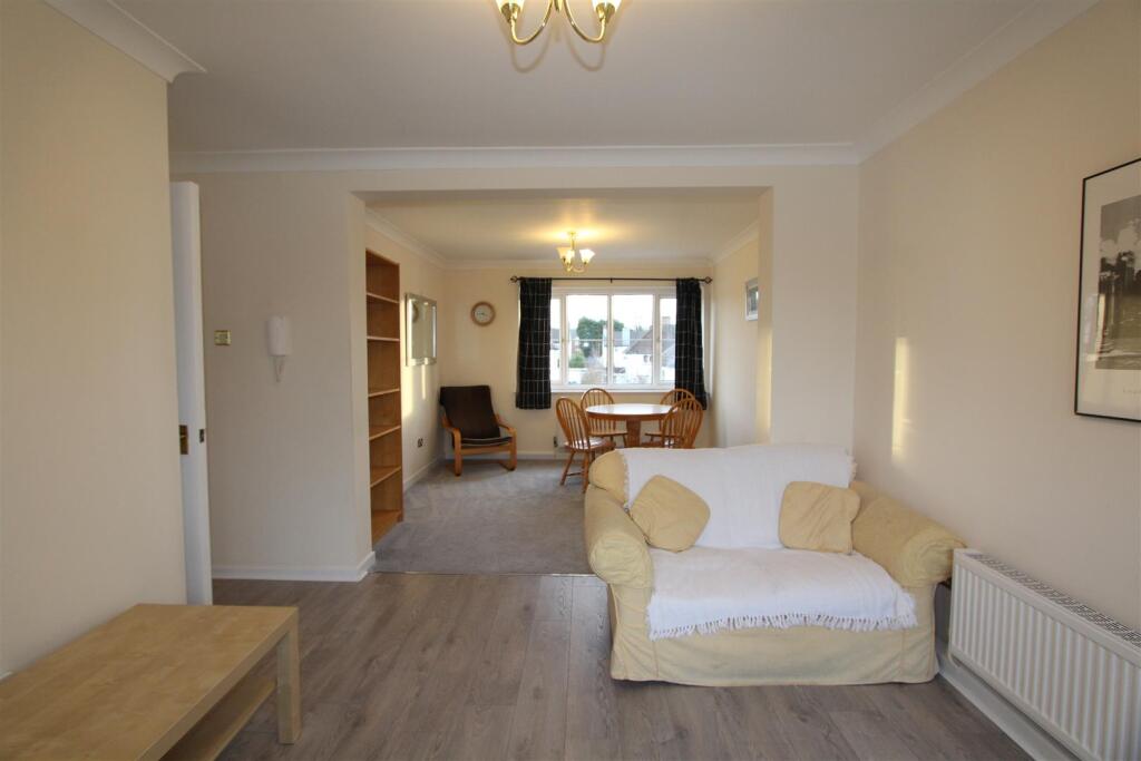 9 Waterbridge Court, Lymm photo 2