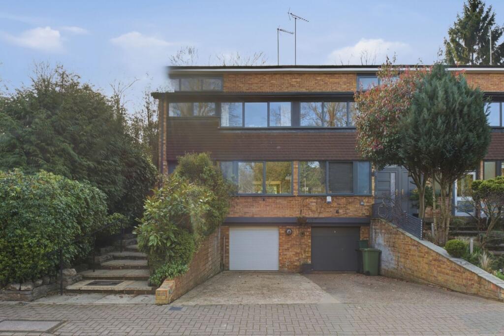 Main image of property: Lower Camden, Chislehurst, Bromley, BR7