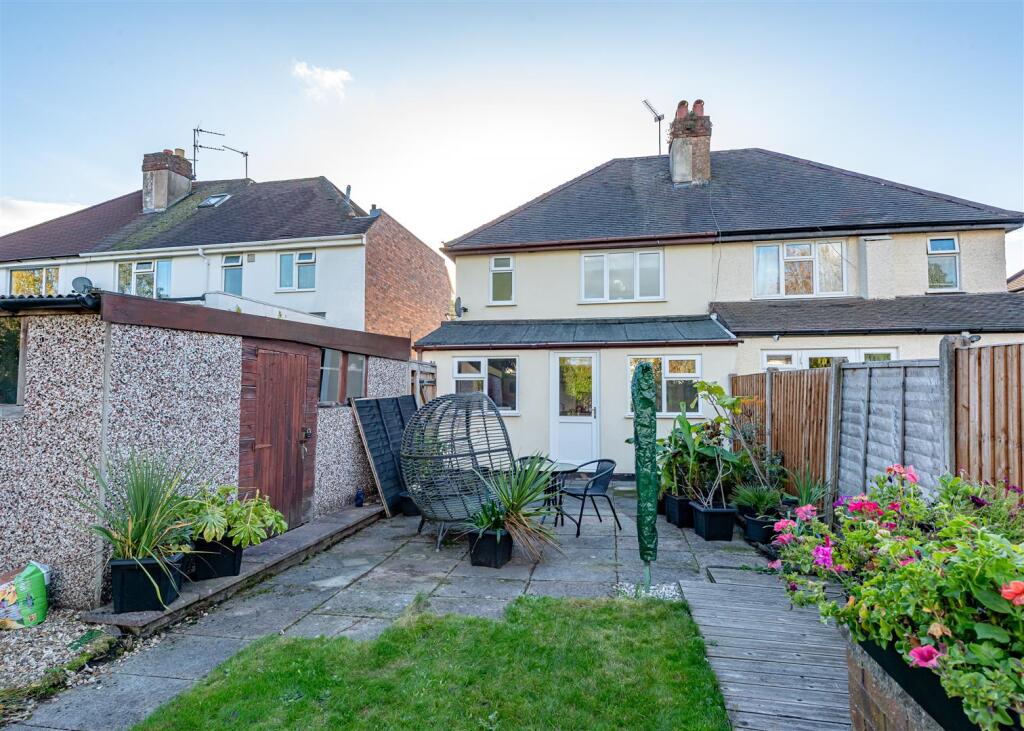 42 Regent Road, Penn, Wolverhampton photo 3