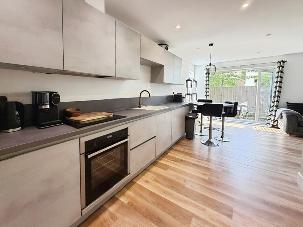 Apartment in Slough - View 5