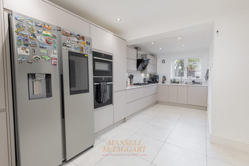 Medway Road, Crawley, RH11 - View 2