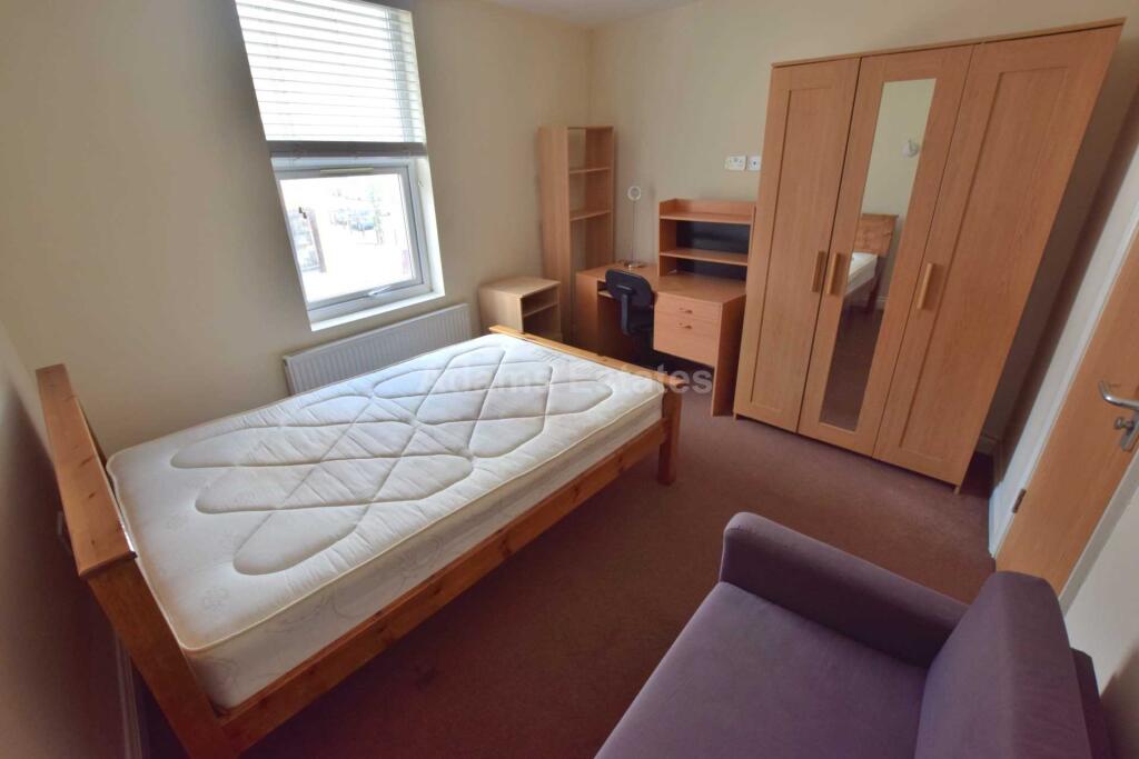 Apartment in Reading - View 3