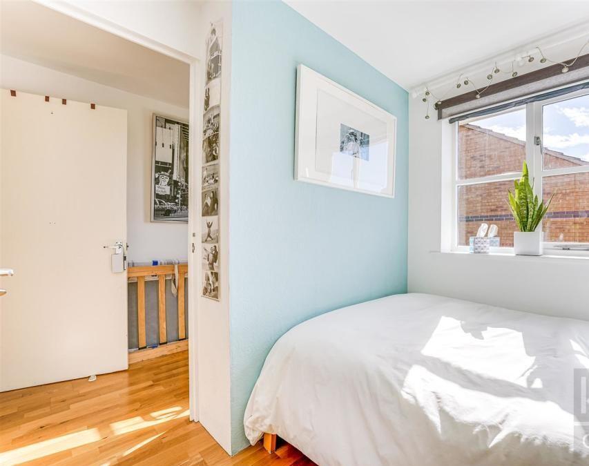 Apartment in Enfield - View 4