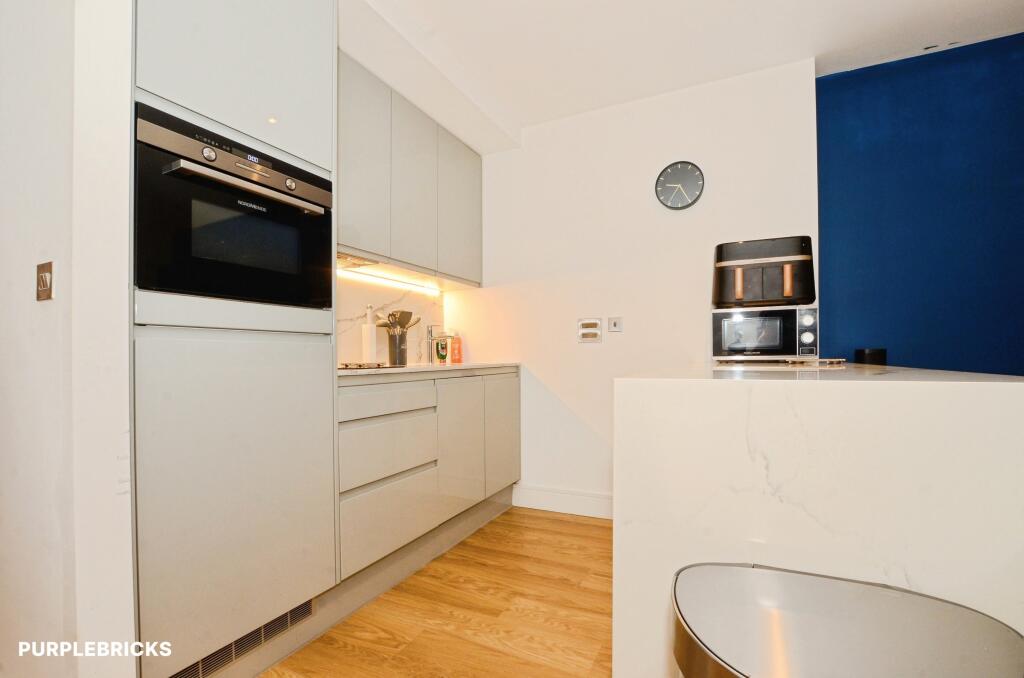 Apartment in Watford - More