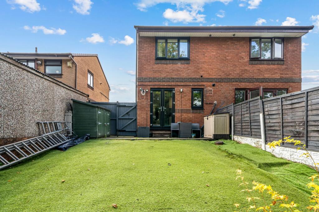 House in Leigh, Hooten Gardens, Bedford - More