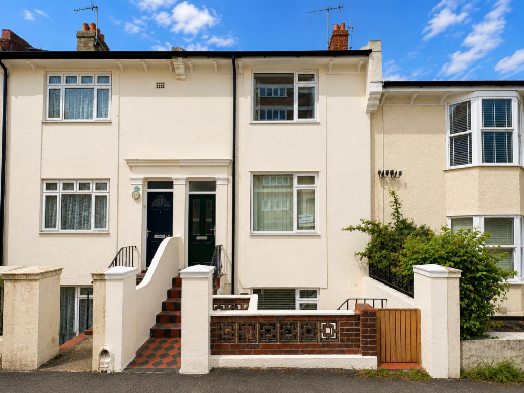 2-bed flat on Clarendon Road, Hove, £280,000
