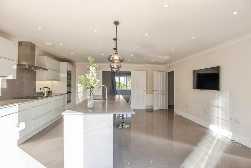 House in Malvern Hills, Alfrick - More