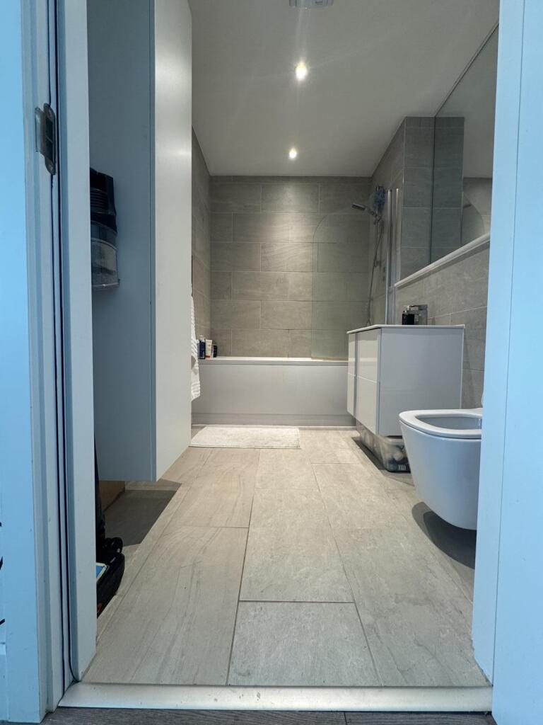 Apartment in Harrow - More