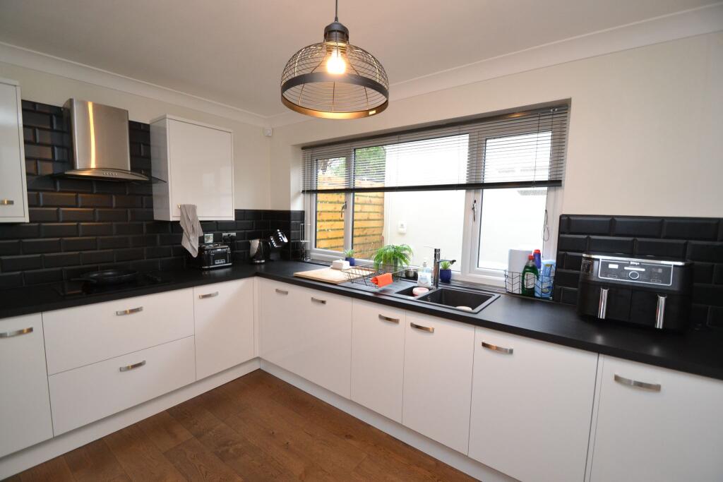 House in Bradford, Thackley End, Esholt - View 5