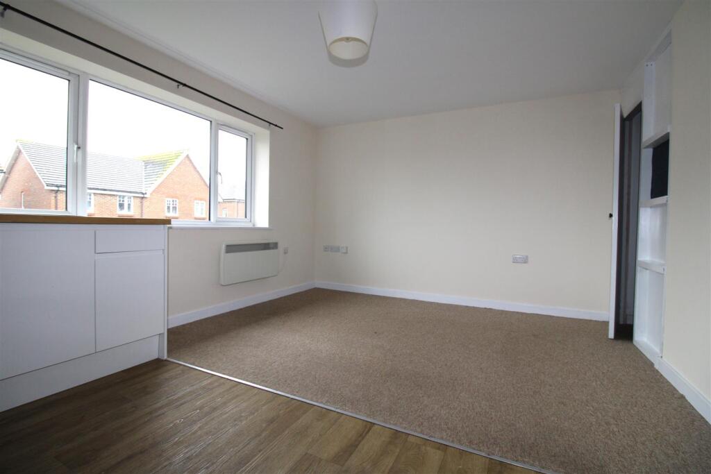 Apartment in Littlehampton, Wick - View 3