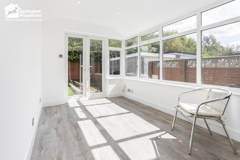 House in Leeds, Bruntcliffe, Morley - More