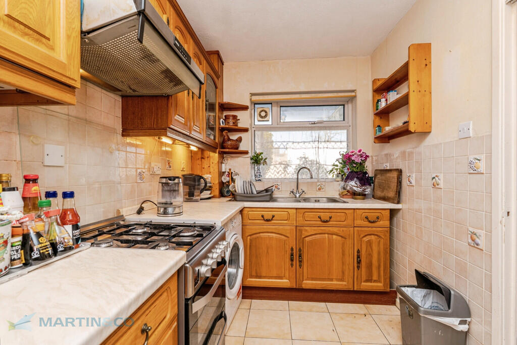 Lampeter Close, Woking photo 4